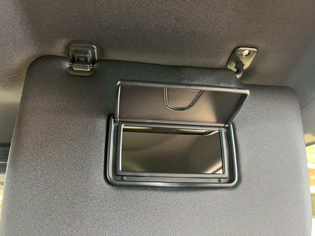 タント カスタムＲＳ　４ＷＤ　スマートキー　障害物センサー　衝突軽減ブレーキシステム　ＡＢＳ　横滑り防止装置　両側パワースライドドア　アイドリングストップ　運転席・助手席シートヒーター　純正アルミホイール（22枚目）