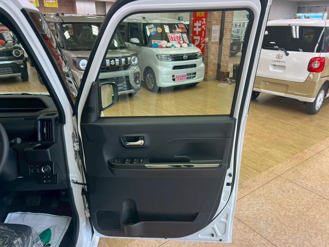 タント カスタムＲＳ　４ＷＤ　スマートキー　障害物センサー　衝突軽減ブレーキシステム　ＡＢＳ　横滑り防止装置　両側パワースライドドア　アイドリングストップ　運転席・助手席シートヒーター　純正アルミホイール（23枚目）