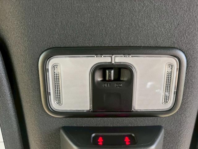 タント カスタムＲＳ　４ＷＤ　スマートキー　障害物センサー　衝突軽減ブレーキシステム　ＡＢＳ　横滑り防止装置　両側パワースライドドア　アイドリングストップ　運転席・助手席シートヒーター　純正アルミホイール（32枚目）