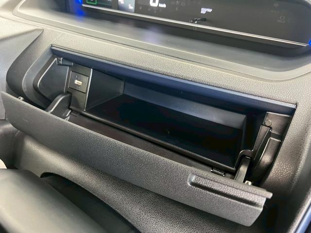 タント カスタムＲＳ　４ＷＤ　スマートキー　障害物センサー　衝突軽減ブレーキシステム　ＡＢＳ　横滑り防止装置　両側パワースライドドア　アイドリングストップ　運転席・助手席シートヒーター　純正アルミホイール（37枚目）