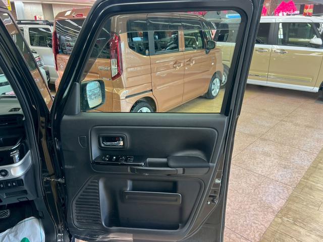 スペーシアカスタム ハイブリッドXSターボ 4WD 社外ナビ付き スマートキー ABS 横滑り防止装置 衝突軽減ブレーキシステム 障害物センサー 両側パワースライドドア(8枚目)