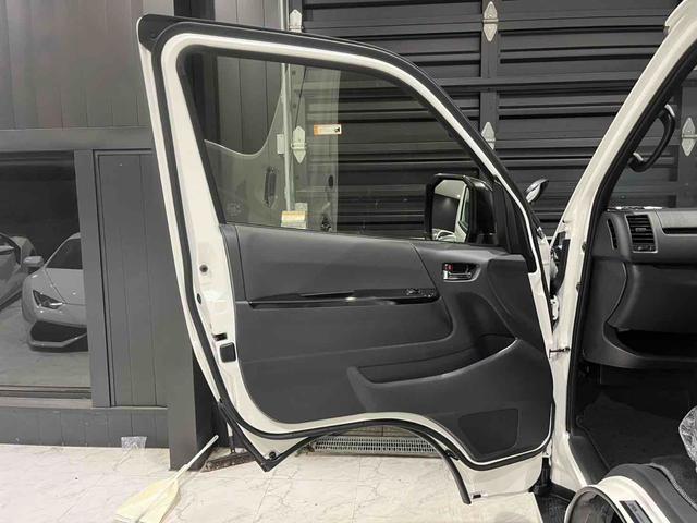 ハイエースバン 　４ＷＤ　ＥＴＣ　バックカメラ　ナビ　クリアランスソナー　レーンアシスト　衝突被害軽減システム　両側電動スライドドア　オートマチックハイビーム　オートライト　スマートキー　電動格納ミラー　ＡＴ（11枚目）