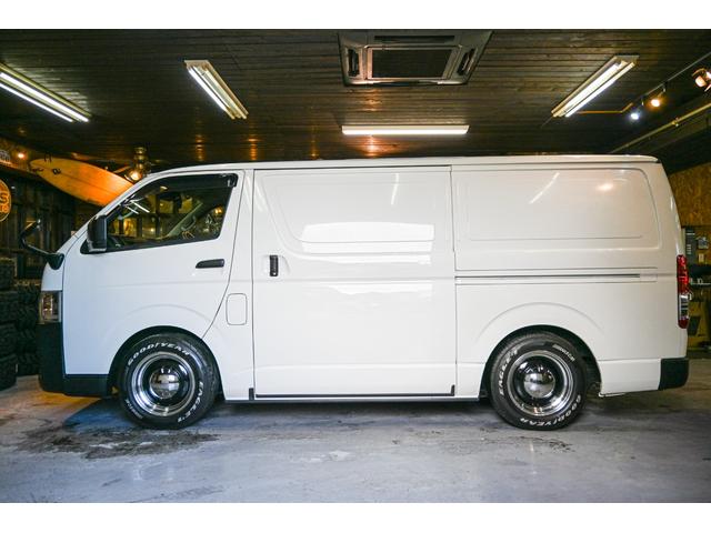 ハイエースバン ロングルートバンＤＸ　ベッドキット・グッドイヤーＥＡＧＬＥナスカーホワイトレター・オーレンカウンターＯＧスムージー１６ｉｎＡＷ（6枚目）