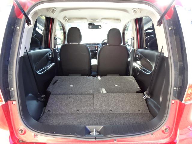 リアシートを倒せば荷物もたっぷりのせれます♪