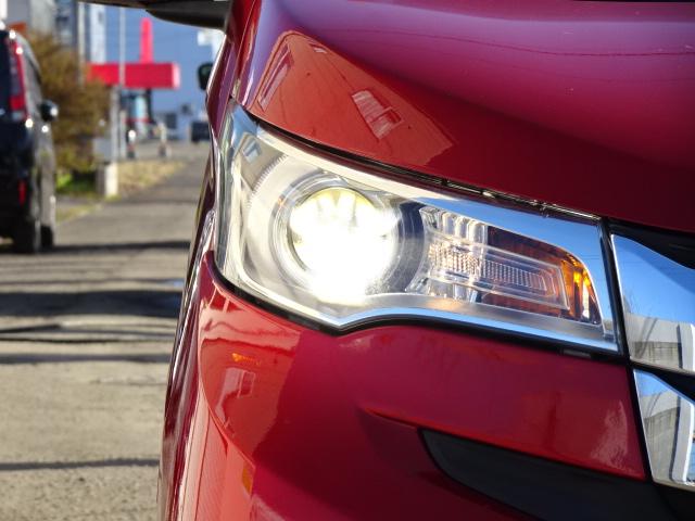 純正ＨＩＤが装備されておりますので夜間も視認性が良いです☆