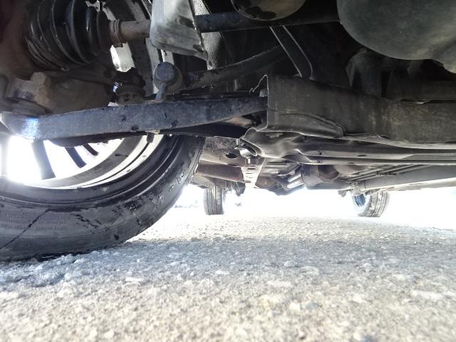 近年車は頑丈になって来てますが、避けられないのが≫サビ≪です、当店では長くお車を活用して頂きたく極力≫サビ≪が無い程度の良いお車をお客様に提供しております。自慢の下回りを是非ご覧ください（＾−＾）