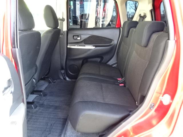 リアも広々としていて、大人数でのドライブに最適♪