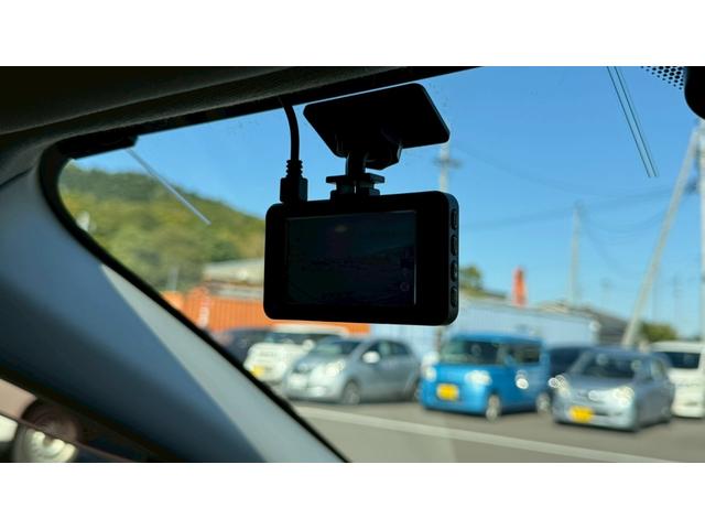 レヴォーグ １．６ＧＴアイサイト　４ＷＤ・１オーナー・アイサイトＶｅｒ．３・バックカメラ・アクティブレーンキープ・アダプティブクルーズコントロール・プリクラッシュブレーキアシスト・ＥＴＣ・ＳＩドライブ・ドラレコ・スマートキー・フルセグ（10枚目）
