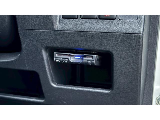 タント カスタムＸ　トップエディションリミテッドＳＡＩＩＩ　４ＷＤ・スマートアシストＩＩＩ・パノラマモニター・バックカメラ・両側電動スライドドア・ターボ・オートハイビーム・シートヒーター・プリクラッシュセーフティ・ＥＴＣ・スマートキー（8枚目）