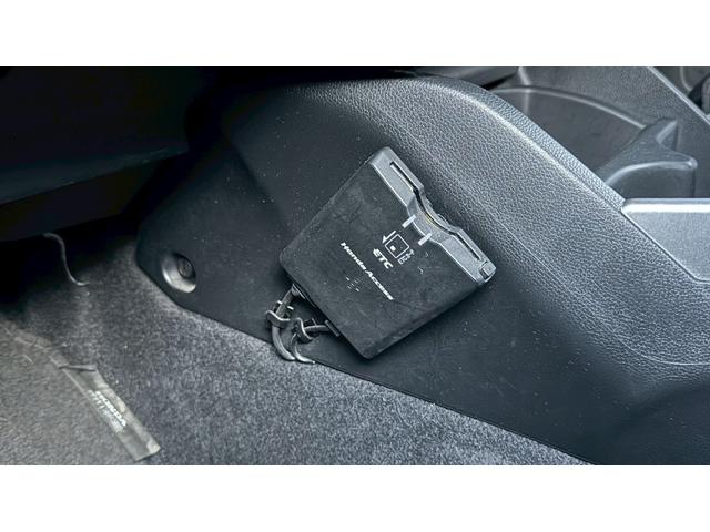 フィットハイブリッド Ｆパッケージ　４ＷＤ・エンジンスターター・ＥＴＣ・ドラレコ・純正ナビ・ＬＥＤドアミラーウィンカー・スマートキー（6枚目）