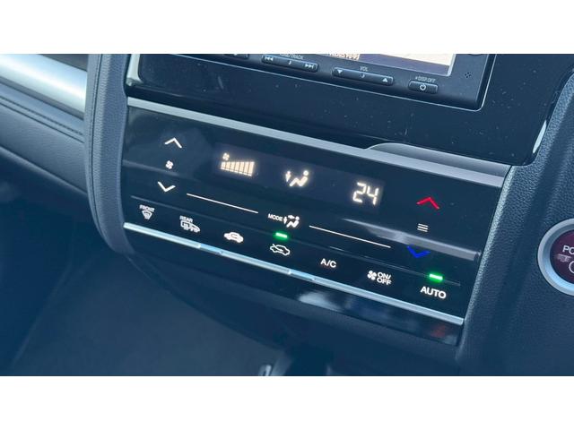 フィットハイブリッド Ｆパッケージ　４ＷＤ・エンジンスターター・ＥＴＣ・ドラレコ・純正ナビ・ＬＥＤドアミラーウィンカー・スマートキー（9枚目）