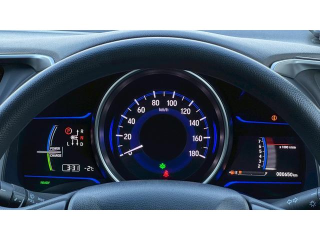 フィットハイブリッド Ｆパッケージ　４ＷＤ・エンジンスターター・ＥＴＣ・ドラレコ・純正ナビ・ＬＥＤドアミラーウィンカー・スマートキー（18枚目）