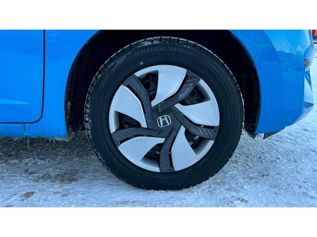 フィットハイブリッド Ｆパッケージ　４ＷＤ・エンジンスターター・ＥＴＣ・ドラレコ・純正ナビ・ＬＥＤドアミラーウィンカー・スマートキー（23枚目）