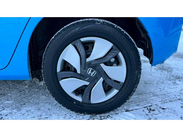 フィットハイブリッド Ｆパッケージ　４ＷＤ・エンジンスターター・ＥＴＣ・ドラレコ・純正ナビ・ＬＥＤドアミラーウィンカー・スマートキー（24枚目）