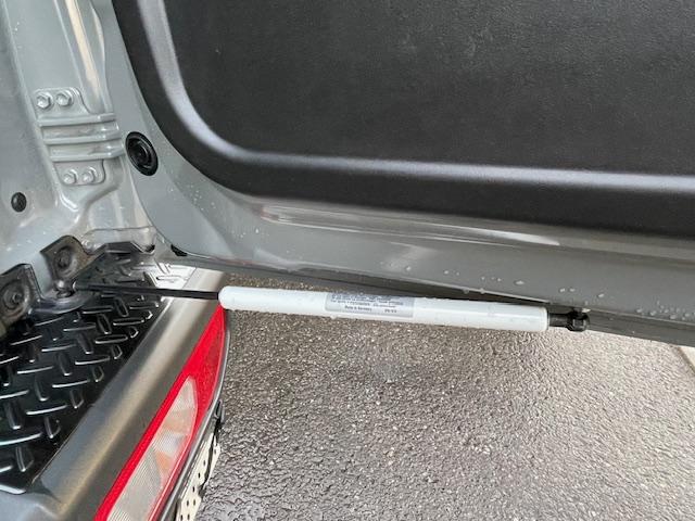 ジムニー XC 2インチリフトアップ(JAOS)/グラムライツ(レイズ)/オープンカントリーMT225(TOYO)/マッドフラップ(JAOS)/社外マフラー/シートカバー/(16枚目)