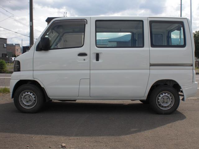 ミニキャブバン ＣＤ　４ＷＤ　５速ＭＴ　両側スライドドア　エアコン　運転席エアバッグ　助手席エアバッグ（4枚目）
