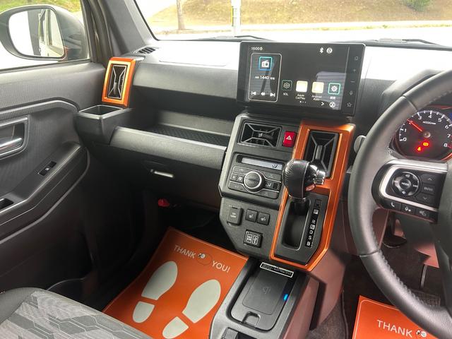 タフト Ｇターボ　４ＷＤ　９インチディスプレイオーディオ　バックカメラ　エンジンスターター　スカイルーフ　置く充電（12枚目）