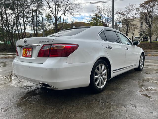 ＬＳ ＬＳ６００ｈ　バージョンＵ　Ｉパッケージ　４ＷＤ　サンルーフ　ホワイトレザーシート　エンジンスターター　パワートランク（4枚目）