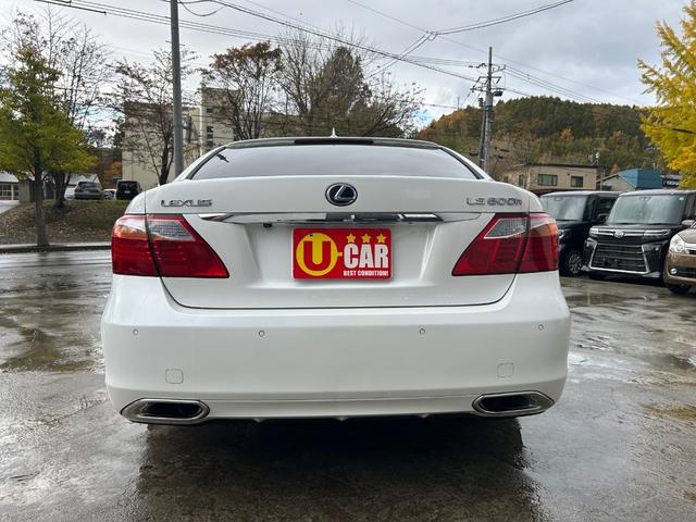 ＬＳ ＬＳ６００ｈ　バージョンＵ　Ｉパッケージ　４ＷＤ　サンルーフ　ホワイトレザーシート　エンジンスターター　パワートランク（5枚目）