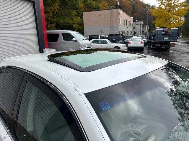 ＬＳ ＬＳ６００ｈ　バージョンＵ　Ｉパッケージ　４ＷＤ　サンルーフ　ホワイトレザーシート　エンジンスターター　パワートランク（9枚目）