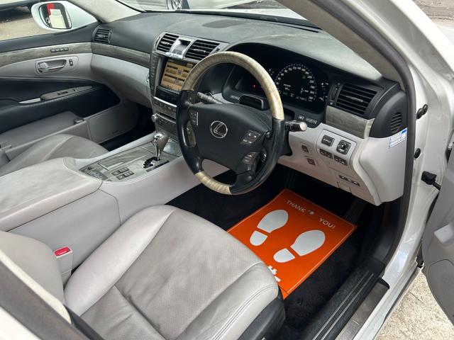 ＬＳ ＬＳ６００ｈ　バージョンＵ　Ｉパッケージ　４ＷＤ　サンルーフ　ホワイトレザーシート　エンジンスターター　パワートランク（10枚目）