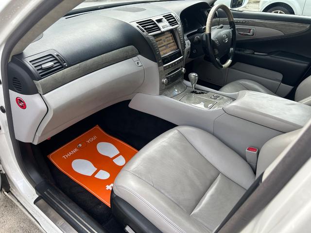 ＬＳ ＬＳ６００ｈ　バージョンＵ　Ｉパッケージ　４ＷＤ　サンルーフ　ホワイトレザーシート　エンジンスターター　パワートランク（14枚目）