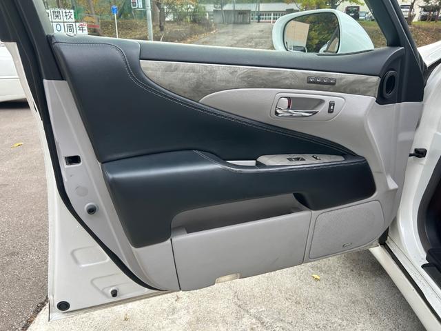 ＬＳ ＬＳ６００ｈ　バージョンＵ　Ｉパッケージ　４ＷＤ　サンルーフ　ホワイトレザーシート　エンジンスターター　パワートランク（20枚目）