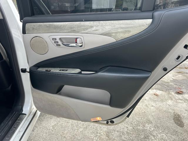 ＬＳ ＬＳ６００ｈ　バージョンＵ　Ｉパッケージ　４ＷＤ　サンルーフ　ホワイトレザーシート　エンジンスターター　パワートランク（22枚目）