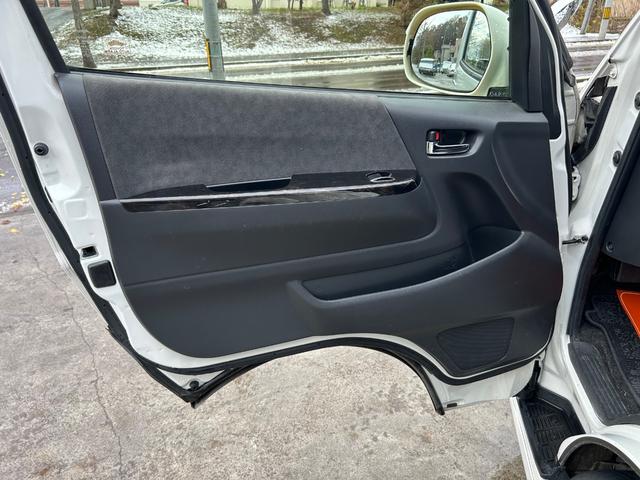 ハイエースワゴン GL 4WD ロング HKSスーパーチャージャー 前置きIC アルパイン11インチナビ Bカメラ フリップダウンモニター ローダウン オーバーフェンダー LEDテール(40枚目)