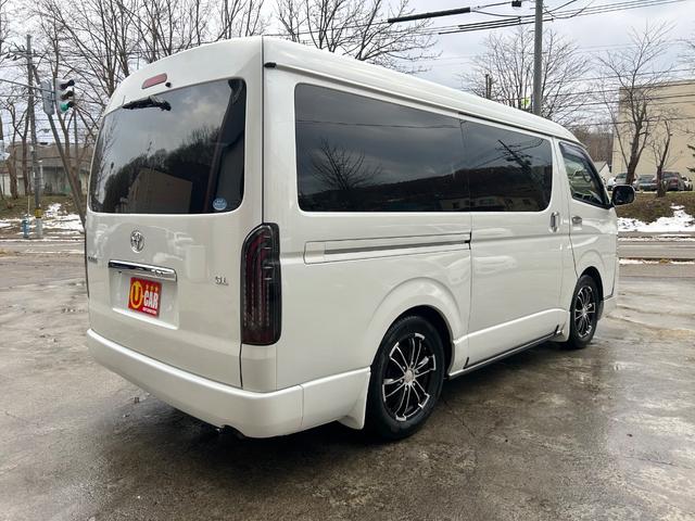 ハイエースワゴン ＧＬ　ファインテックツアラー　４ＷＤ　両側パワースライドドア　社外ナビ　ＴＶ　Ｂカメラ　フリップダウンモニター　フロントスポイラー　社外ＬＥＤテールランプ　シートカバー（4枚目）