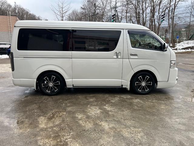 ハイエースワゴン ＧＬ　ファインテックツアラー　４ＷＤ　両側パワースライドドア　社外ナビ　ＴＶ　Ｂカメラ　フリップダウンモニター　フロントスポイラー　社外ＬＥＤテールランプ　シートカバー（8枚目）