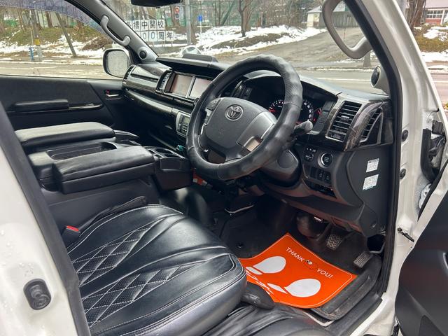 ハイエースワゴン ＧＬ　ファインテックツアラー　４ＷＤ　両側パワースライドドア　社外ナビ　ＴＶ　Ｂカメラ　フリップダウンモニター　フロントスポイラー　社外ＬＥＤテールランプ　シートカバー（9枚目）