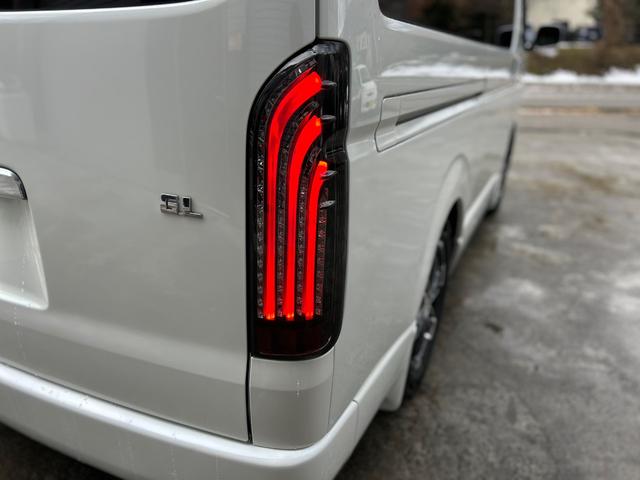 ハイエースワゴン ＧＬ　ファインテックツアラー　４ＷＤ　両側パワースライドドア　社外ナビ　ＴＶ　Ｂカメラ　フリップダウンモニター　フロントスポイラー　社外ＬＥＤテールランプ　シートカバー（24枚目）
