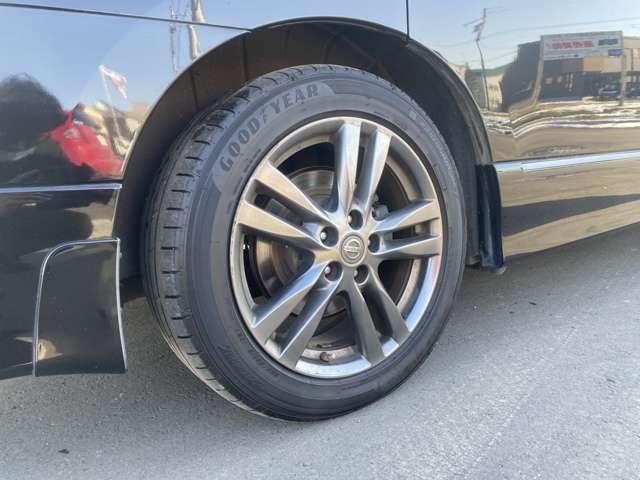4WD/Sunroof/Navi/DVD/AW