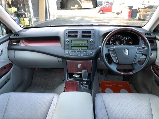 クラウン ロイヤルサルーンｉ－Ｆｏｕｒ　寒冷地仕様　パワーシート　プッシュスタート　スマートキー　トランクイージークローザー　ＨＩＤ　パワーシート　キーレス　盗難防止システム　衝突安全ボディ　ＡＢＳ　ＥＳＣ（7枚目）