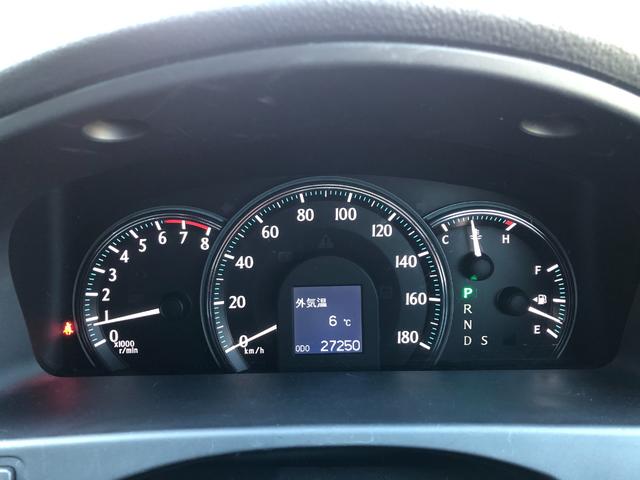 クラウン ロイヤルサルーンｉ－Ｆｏｕｒ　寒冷地仕様　パワーシート　プッシュスタート　スマートキー　トランクイージークローザー　ＨＩＤ　パワーシート　キーレス　盗難防止システム　衝突安全ボディ　ＡＢＳ　ＥＳＣ（9枚目）