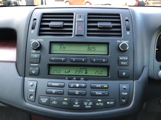 クラウン ロイヤルサルーンｉ－Ｆｏｕｒ　寒冷地仕様　パワーシート　プッシュスタート　スマートキー　トランクイージークローザー　ＨＩＤ　パワーシート　キーレス　盗難防止システム　衝突安全ボディ　ＡＢＳ　ＥＳＣ（11枚目）