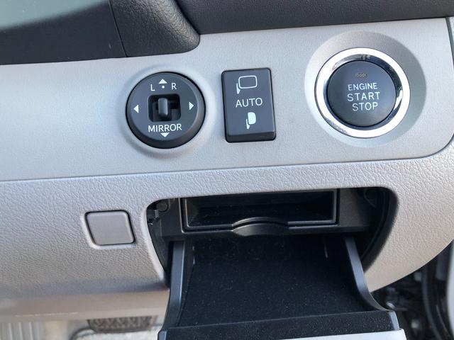 クラウン ロイヤルサルーンｉ－Ｆｏｕｒ　寒冷地仕様　パワーシート　プッシュスタート　スマートキー　トランクイージークローザー　ＨＩＤ　パワーシート　キーレス　盗難防止システム　衝突安全ボディ　ＡＢＳ　ＥＳＣ（13枚目）