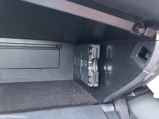 クラウン ロイヤルサルーンｉ－Ｆｏｕｒ　寒冷地仕様　パワーシート　プッシュスタート　スマートキー　トランクイージークローザー　ＨＩＤ　パワーシート　キーレス　盗難防止システム　衝突安全ボディ　ＡＢＳ　ＥＳＣ（14枚目）