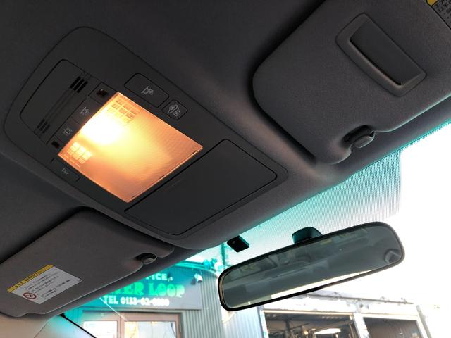 クラウン ロイヤルサルーンｉ－Ｆｏｕｒ　寒冷地仕様　パワーシート　プッシュスタート　スマートキー　トランクイージークローザー　ＨＩＤ　パワーシート　キーレス　盗難防止システム　衝突安全ボディ　ＡＢＳ　ＥＳＣ（16枚目）