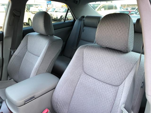 クラウン ロイヤルサルーンｉ－Ｆｏｕｒ　寒冷地仕様　パワーシート　プッシュスタート　スマートキー　トランクイージークローザー　ＨＩＤ　パワーシート　キーレス　盗難防止システム　衝突安全ボディ　ＡＢＳ　ＥＳＣ（22枚目）