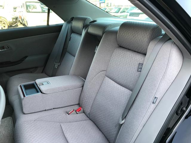 クラウン ロイヤルサルーンｉ－Ｆｏｕｒ　寒冷地仕様　パワーシート　プッシュスタート　スマートキー　トランクイージークローザー　ＨＩＤ　パワーシート　キーレス　盗難防止システム　衝突安全ボディ　ＡＢＳ　ＥＳＣ（25枚目）