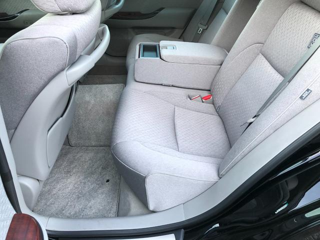 クラウン ロイヤルサルーンｉ－Ｆｏｕｒ　寒冷地仕様　パワーシート　プッシュスタート　スマートキー　トランクイージークローザー　ＨＩＤ　パワーシート　キーレス　盗難防止システム　衝突安全ボディ　ＡＢＳ　ＥＳＣ（26枚目）