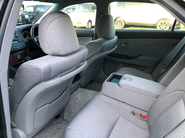 クラウン ロイヤルサルーンｉ－Ｆｏｕｒ　寒冷地仕様　パワーシート　プッシュスタート　スマートキー　トランクイージークローザー　ＨＩＤ　パワーシート　キーレス　盗難防止システム　衝突安全ボディ　ＡＢＳ　ＥＳＣ（27枚目）