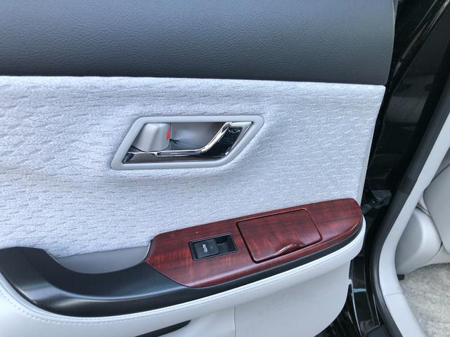 クラウン ロイヤルサルーンｉ－Ｆｏｕｒ　寒冷地仕様　パワーシート　プッシュスタート　スマートキー　トランクイージークローザー　ＨＩＤ　パワーシート　キーレス　盗難防止システム　衝突安全ボディ　ＡＢＳ　ＥＳＣ（28枚目）