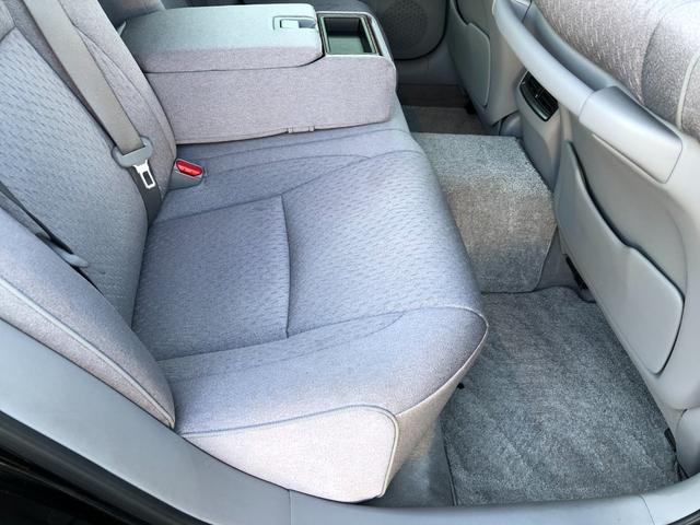 クラウン ロイヤルサルーンｉ－Ｆｏｕｒ　寒冷地仕様　パワーシート　プッシュスタート　スマートキー　トランクイージークローザー　ＨＩＤ　パワーシート　キーレス　盗難防止システム　衝突安全ボディ　ＡＢＳ　ＥＳＣ（31枚目）