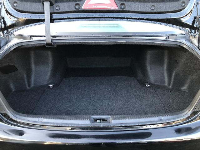 クラウン ロイヤルサルーンｉ－Ｆｏｕｒ　寒冷地仕様　パワーシート　プッシュスタート　スマートキー　トランクイージークローザー　ＨＩＤ　パワーシート　キーレス　盗難防止システム　衝突安全ボディ　ＡＢＳ　ＥＳＣ（33枚目）