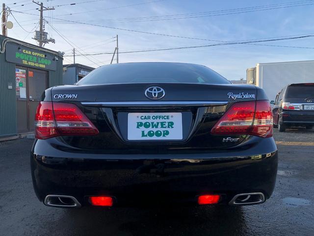 クラウン ロイヤルサルーンｉ－Ｆｏｕｒ　寒冷地仕様　パワーシート　プッシュスタート　スマートキー　トランクイージークローザー　ＨＩＤ　パワーシート　キーレス　盗難防止システム　衝突安全ボディ　ＡＢＳ　ＥＳＣ（49枚目）