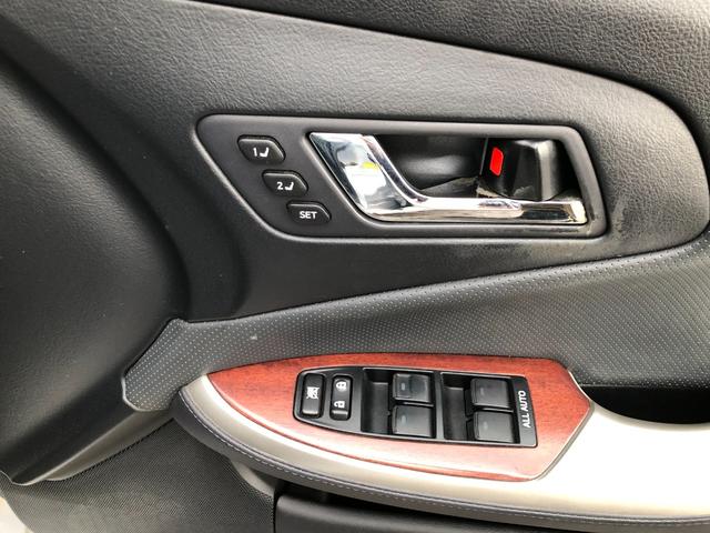 クラウンマジェスタ i-Four 4WD サンルーフ 黒革ベンチレーションシート イージークローザー パワーシート 純正ナビマルチ バックカメラ キーレス スマートキー 寒冷地仕様 パワーシート シートヒータ(20枚目)