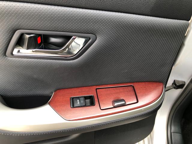 クラウンマジェスタ i-Four 4WD サンルーフ 黒革ベンチレーションシート イージークローザー パワーシート 純正ナビマルチ バックカメラ キーレス スマートキー 寒冷地仕様 パワーシート シートヒータ(29枚目)